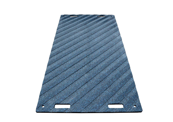 Placă de drum robustă și indestructibilă, din plastic reciclat, cu frezare pe o parte pentru aderenta sporita. Durată lungă de viață, dimensiuni individuale, instalare rapidă și ușoară. Disponibil ca set.
                            </li>                                                           <br> - frezare pentru aderenta sporita <br> - sarcina pana la 120 de tone <br> - rezistenta la temperaturi de la -80C pana la +80C <br> - fara absorbtie de apa <br> - dimensiuni speciale la cerere